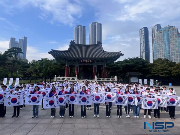 NSP통신-대구광역시는 10월 25일 독도의 날을 맞아 24일 국채보상운동기념공원 달구벌대종 앞에서 독도사랑 플래시몹을 펼쳤다. (사진 = 대구광역시)