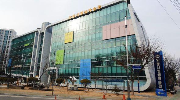 NSP통신-안동시 평생학습관은 2026~2027년까지 2년간 운영될 주간교육 프로그램 강사를 공개 모집한다. 최신교육 트렌드에 부응하는 강좌 강사 54명 선정 (사진 = 안동시)