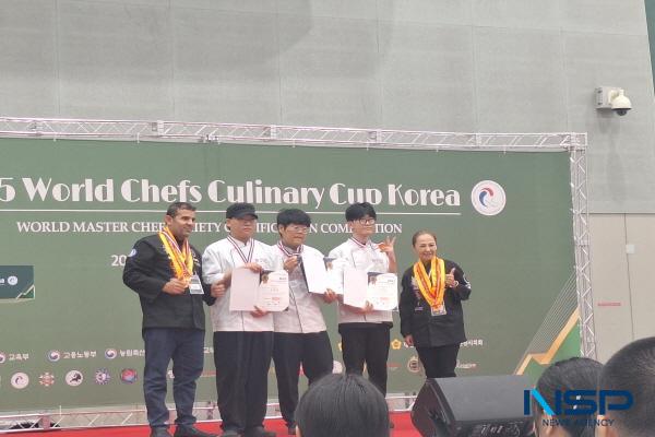 NSP통신-대경대 호텔조리학부 K-푸드조리전공 학생들이 지난 25일 수원컨벤션센터 전시장에서 열린 제12회 월드셰프 컬리너리컵 코리아 국제요리경연대회에서 라이브 단체전과 파스타 라이브전 부문 대상을 동시에 수상했다. (사진 = 대경대학교)
