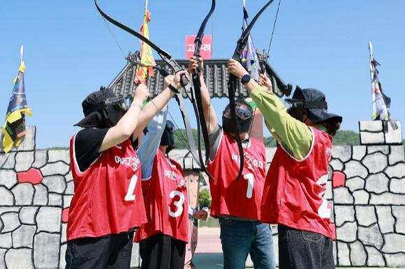 NSP통신-예천의 가을 활과 농산물이 하나로, 2025 예천활축제 & 농산물축제 10월 31일부터 11월 2일까지 한천체육공원서 개최, 활의 고장 예천의 전통과 미래, 풍성한 먹거리와 체험이 어우러진 가을 대축제 (사진 = 예천군)