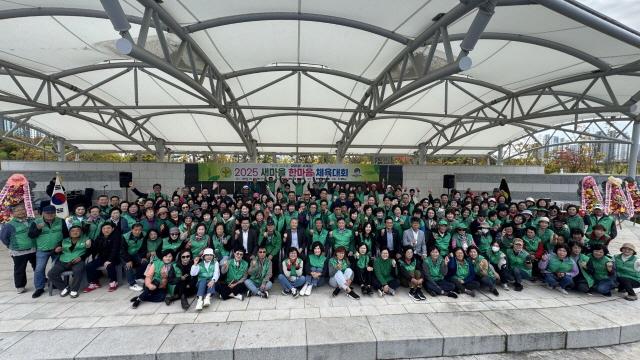 NSP통신-2025 새마을 한마음 체육대회 단체 기념촬영 모습. (사진 = 평택시)