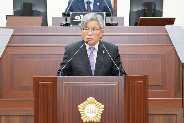 NSP통신-안동시의회 이재갑 의원 제262회 임시회 5분 발언 통해 댐 주변 주민 권리회복 촉구, 더 이상 이대로는 안 된다. 특별한 희생에는 특별한 보상이 담보되어야 (사진 = 안동시의회)