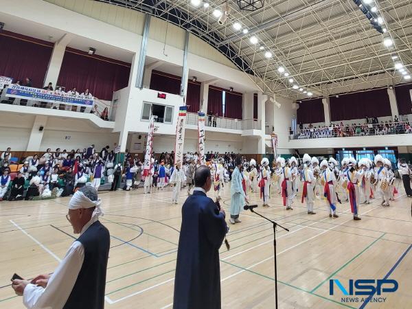 NSP통신-경상북도와 영덕군이 주최하고 경상북도 문화원연합회와 영덕문화원이 주관한 제31회 경상북도 풍물대축제가 지난 24일 영덕문화체육센터에서 성황리에 개최됐다. (사진 = 영덕군)