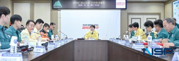 NSP통신-김정기 대구광역시장 권한대행은 28일 동인청사 재난안전대책본부에서 2025년 재난대응 안전한국훈련을 주재했다. (사진 = 대구광역시)