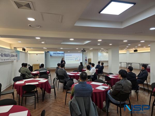 NSP통신-구미상공회의소는 28일 스테이더공단 호텔에서 임정호 구미기업발전협의회 회장을 비롯한 구미기업발전협의회 회원, 구미시, 구미상의, 경운대학교를 비롯한 유관기관 관계자 등 40여 명이 참석한 가운데 구미기업발전협의회 10월 간담회를 개최했다. (사진 = 구미상공회의소)