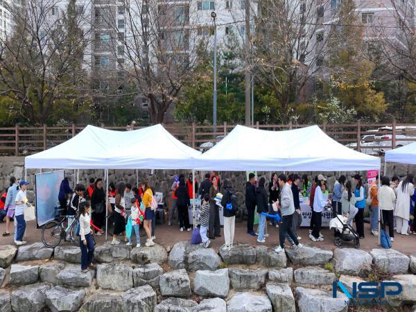 NSP통신-구미도시공사 새물환경홍보단은 지난 25일 구미천 일원에서 PLAY in 구미천 축제에 참가해 공익홍보부스를 운영하며 시민들과 함께하는 환경보전 활동을 펼쳤다고 밝혔다. (사진 = 구미도시공사)