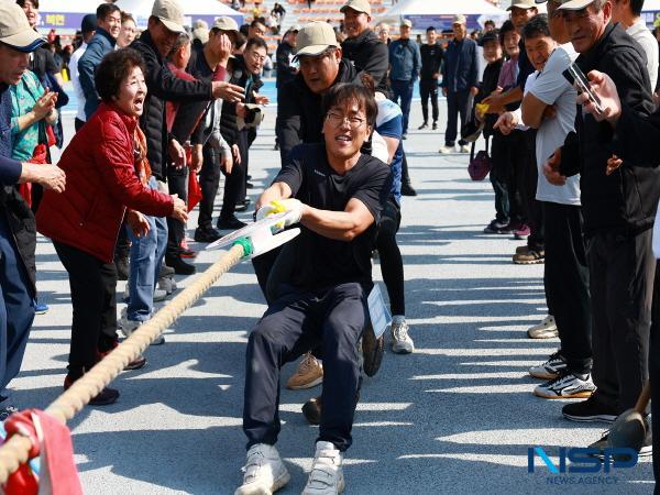 NSP통신-울진군은 지난 125일 울진종합운동장에서 열린 제52회 울진군민 한마음 체육대회를 3000여 명의 군민과 선수단의 참여 속에 성황리에 마무리했다. (사진 = 울진군)