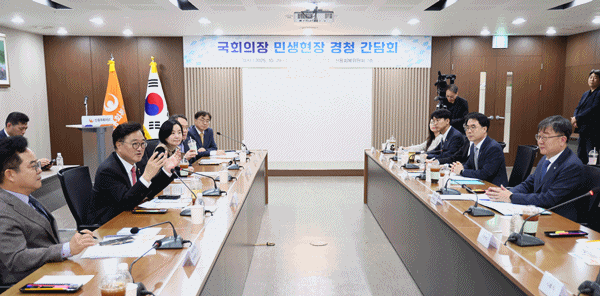 NSP통신-우원식 국회의장이 신용회복위원회에서 민생현장 경청 간담회를 주재하고 있다. (사진 = 국회의장 공보 수석실)