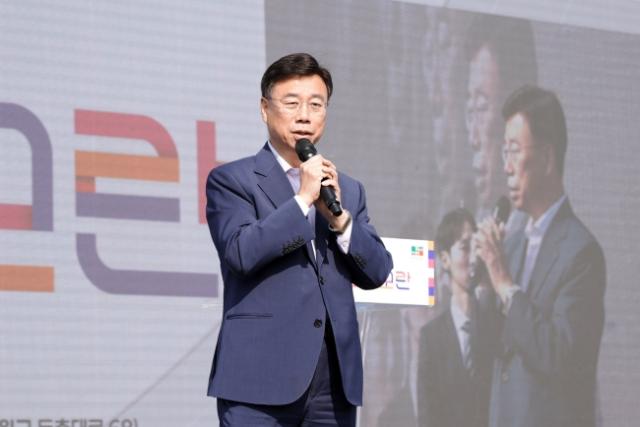 NSP통신-신상진 성남시장이 2025. 모두모여모란 축제에 참석해 인사말을 전하고 있다. (사진 = 성남시)