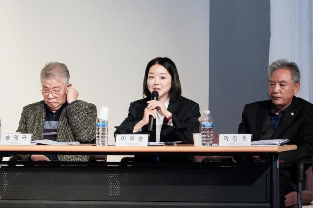 NSP통신-둔대농악 전승과 무형유산적 가치 학술세미나에서 이혜승 군포시의원이 향토문화의 효율적 전승 보전을 위한 행정적 지원 강화의 필요성을 강조하고 있다. (사진 = 군포시의회)