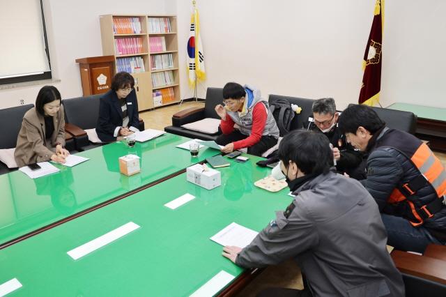 NSP통신-이혜승 군포시의원이 플랫폼 배달노동자 단체 라이더유니온과 간담회를 하고 있다. (사진 = 군포시의회)