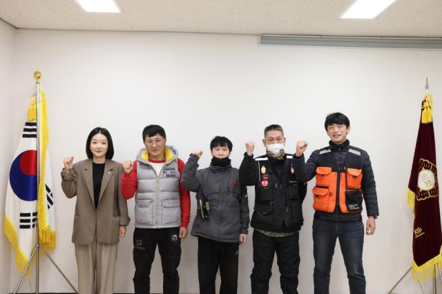 NSP통신-이혜승 군포시의원이 라이더유니온과 간담회 후 기념촬영을 하고 있다. (사진 = 군포시의회)