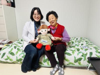 [NSP NEWS Image]화성시 AI 돌봄로봇 효돌이 프랑스 방송에 떴다