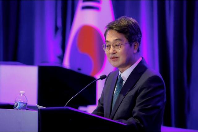 NSP통신-현지시간 29일 오전 미국 워싱턴 하얏트 리젠시 캐피톨 힐 호텔에서 개최한 싱크탱크 컨퍼런스에서 김동연 경기도지사가 기조연설을 하고 있다. (사진 = 경기도)