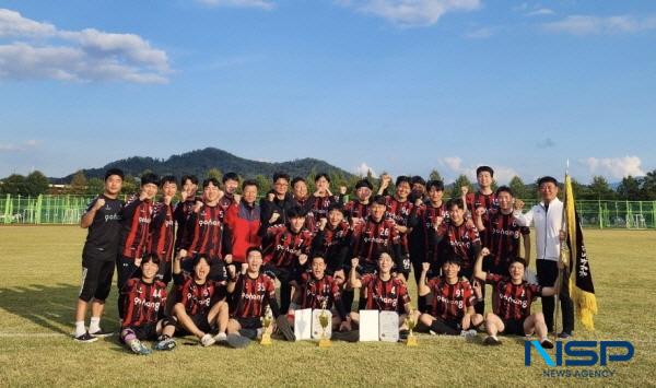 NSP통신-포항시는 시청 축구팀이 지난 24일부터 25일까지 2일간 구미 낙동강체육공원에서 열린 제33회 경북도지사기 공무원 축구대회에서 6전 전승을 거두며 우승을 차지했다고 밝혔다. (사진 = 포항시)