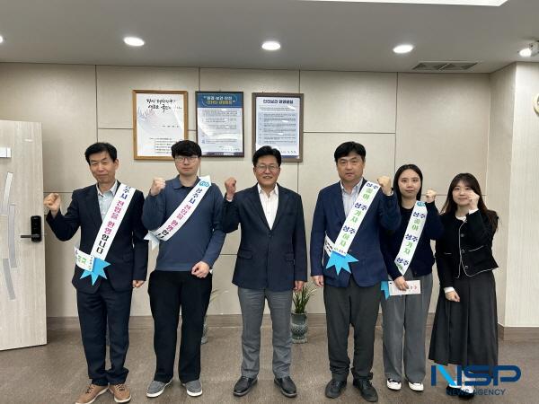 NSP통신-상주시 교통에너지과는 지난 30일 북문동과 협력해 한국전력공사 상주지사를 방문, 본청과 읍면동이 함께 관내 유관기관 및 기업체를 대상으로 인구유입을 위한 전입 홍보활동으로 미전입자에 대한 전입 유도를 목적으로 하는 인구증가시책 홍보 활동을 진행했다. (사진 = 상주시)