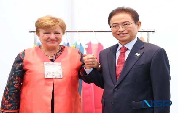 NSP통신-크리스탈리나 게오르기에바 국제통화기금(IMF) 총재가 2025년 APEC 정상회의를 맞아 경주를 방문해 주요 문화 관광지를 순방했다. (사진 = 경상북도)