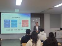 [NSP PHOTO]완주취업반 대림씨엔씨 탐방…김재천 완주군의원, 청년 대상 특강