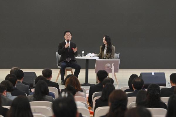 NSP통신-경상북도교육청은 31일 구미시에 있는 경운대학교 프라임홀에서 제8회 소통대길 톡을 개최했다. (사진 = 경상북도교육청)