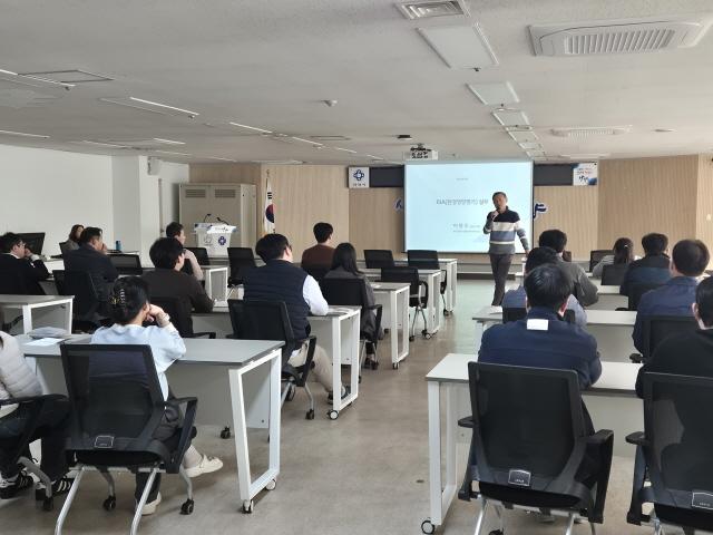 NSP통신-29일 오후 2시 시청 4층 회의실 하반기 공직자 환경영향평가 교육 모습. (사진 = 안양시)