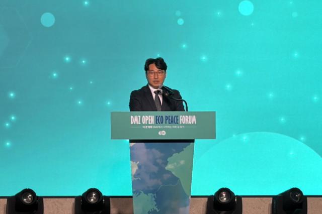 NSP통신-조성환 위원장이 3일 고양시 킨텍스에서 열린 2025 DMZ OPEN 에코피스포럼 개회식에 참석해 발언하고 있다. (사진 = 경기도의회)