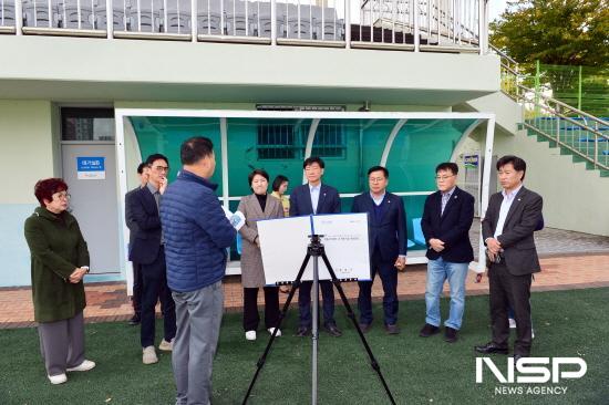 NSP통신-마동 축구장 현장점검 (사진 = 광양시의회)