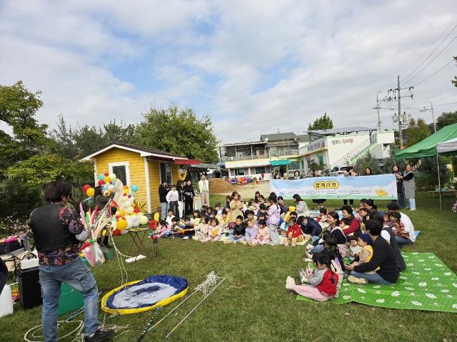 NSP통신-안성시 양성면에서 찾아가는 육아지원 프로그램 함께라면이 운영되고 있는 모습. (사진 = 안성시)