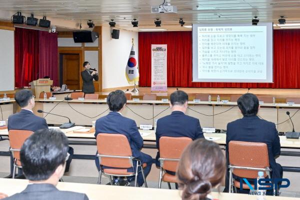 NSP통신-대구광역시는 4일 동인청사 대회의실에서 김정기 대구광역시장 권한대행, 홍성주 경제부시장을 비롯한 실·국장급 이상 간부 공무원 30여 명을 대상으로 성희롱·성폭력·스토킹 예방 및 2차 피해 방지 교육을 실시했다. (사진 = 대구광역시)