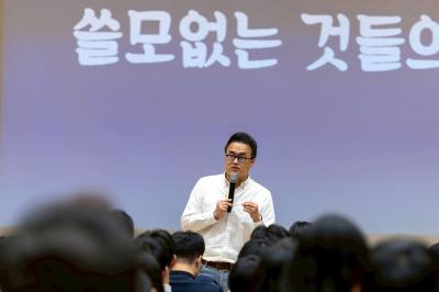 [NSP NEWS Image]스타강사 최태성, 울릉중학교 학생 대상 '역사 및 진로 특강' 개최