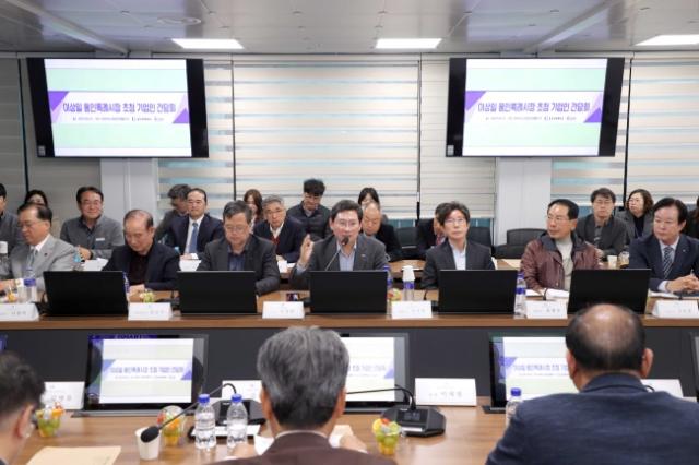 NSP통신-이상일 용인특례시장이 용인상공회의소 회원사 관계자들과 간담회를 하고 있다. (사진 = 용인특례시)