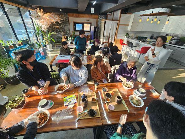 NSP통신-예천군종합자원봉사센터 완내스(완전 내 스타일) 예천 한바퀴 볼런투어 성료, 도시·로컬 청년이 함께 그린 1박 2일의 온기 (사진 = 예천군)