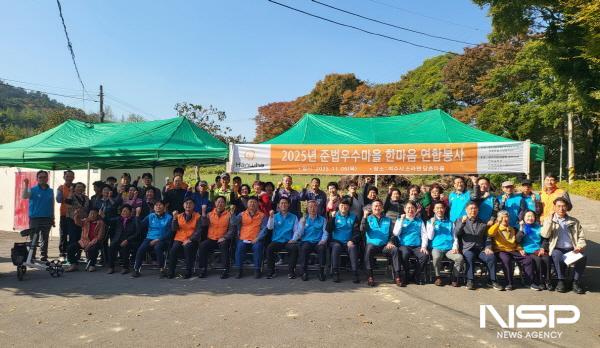 NSP통신-한화연합봉사단이 법무부 청소년범죄예방위원회와 함께 여수시 소라면 당촌마을을 찾아 봉사활동을 실시했다. (사진 = 한화솔루션)