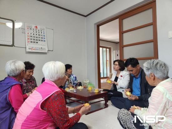 NSP통신-주민자치 제빵프로그램에서 직접 만든 빵 경로당 전달 (사진 = 광양시청)