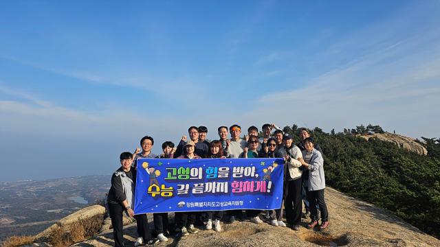 NSP통신-고성교육지원청이 화암사에서 수능 성공 기원 행사를 진행한 모습. (사진 = 강원도교육청)