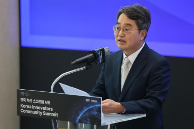 NSP통신-성남 글로벌비즈센터에서 열린 한국 혁신 스타트업 서밋에서 김동연 경기도지사가 환영사를 하고 있다. (사진 = 경기도)