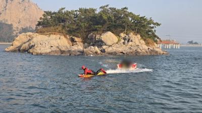 [NSP PHOTO]군산해경 선유도 갯바위서 고립된 낚시객 2명 구조