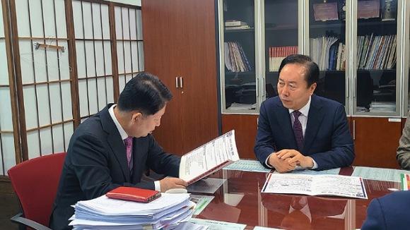 NSP통신-권기창 안동시장은 10일 내년도 국가예산을 심의 중인 국회를 직접 방문해 주요 사업에 대한 국비 지원을 요청했다. (사진 = 안동시)