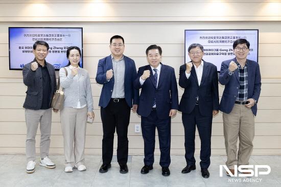 NSP통신-허마이허다그룹의 궁정 회장(왼쪽에서 세번째) 광양만권경제자유구역청 방문 기념 찰영 (사진 = 광양만권경제자유구역청)