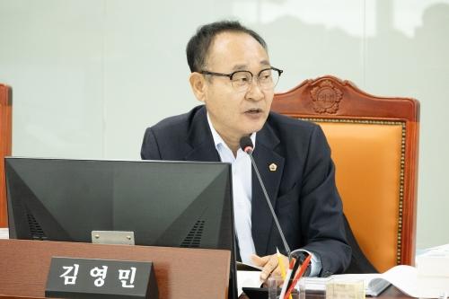 NSP통신-질의하는 김영민 경기도의원. (사진 = 경기도의회)