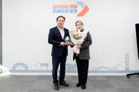 [NSP PHOTO]오산시, 카페 매니저 김안나씨 1일 명예시장 위촉