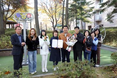 [NSP NEWS Image]유재광 수원시의원, 서수원자이아파트 복지향상 기여 ‘감사장’ 받아