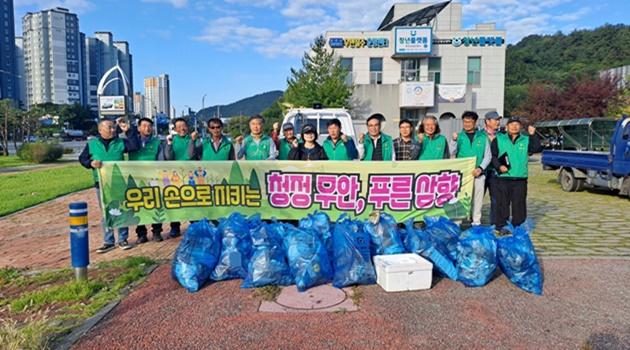 NSP통신-남악 19리 일원에서 진행된 삼향읍 클린무안 활동 (사진 = 무안군)