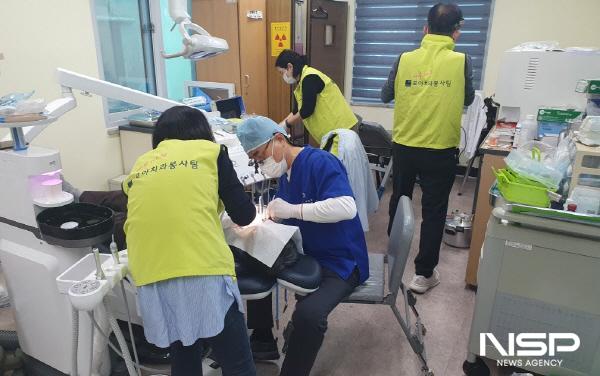 NSP통신-여수모아치과병원 의료봉사단이 삼산면 도서민을 위한 의료나눔 봉사활동을 진행했다. (사진 = 여수시)