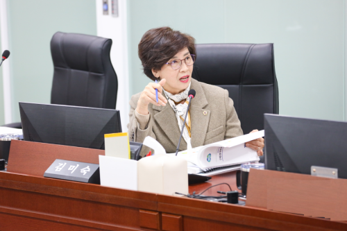 NSP통신-질의하는 김미숙 경기도의원. (사진 = 경기도의회)