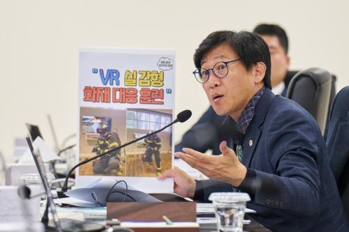 NSP통신-질의하는 국중범 경기도의원. (사진 = 경기도의회)