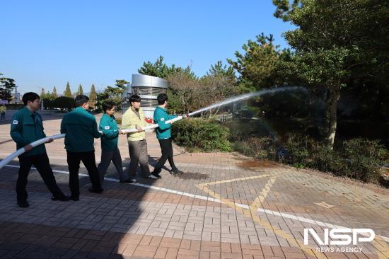 NSP통신-자체 화재대피훈련 (사진 = 여수광양항만공사)
