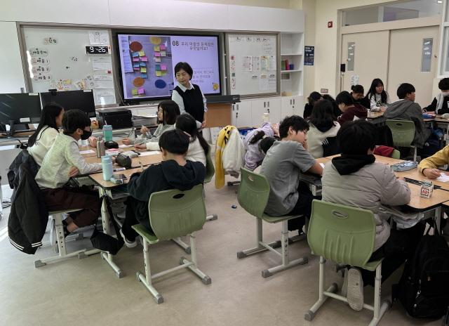 NSP통신-평택시 청소년과 함께! 찾아가는 주민참여예산학교 운영 모습. (사진 = 평택시)