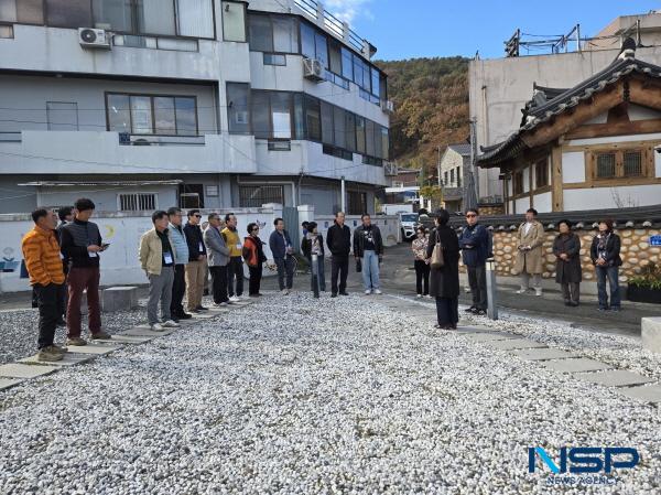 NSP통신-고령군은 지난 12일 고령 고도육성 아카데미의 일환으로 지역 주민 25명과 함께 충남 공주시 일원에서 고도(古都)지역 선진사례 견학을 실시했다. (사진 = 고령군)