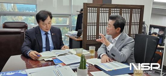 NSP통신-정인화 광양시장 조계원 민주당 원내부대표에게 주요 현안 사업 건의 (사진 = 광양시청)
