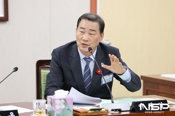 NSP통신-이광일 의원이 전라남도사회서비스원 행정사무감사를 통해 섬 지역 통합돌봄서비스 추진 현황을 점검하고 전남의 특색에 맞는 섬 복지 모델 확대를 주문했다. (사진 = 전남도의회)